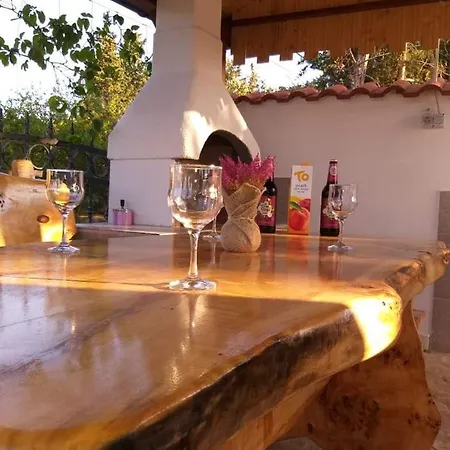Tajci Apartman 1 *